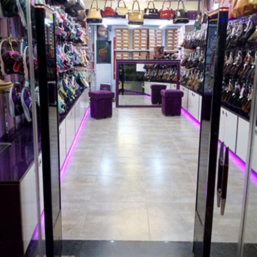 نصب گیت دزدگیر فروشگاهی در فروشگاه کیف و کفش کاشان