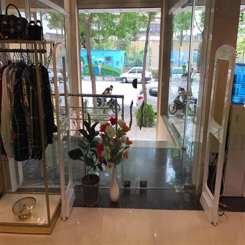 نصب گیت های دزدگیر فروشگاهی در فروشگاه هرمس کاشان